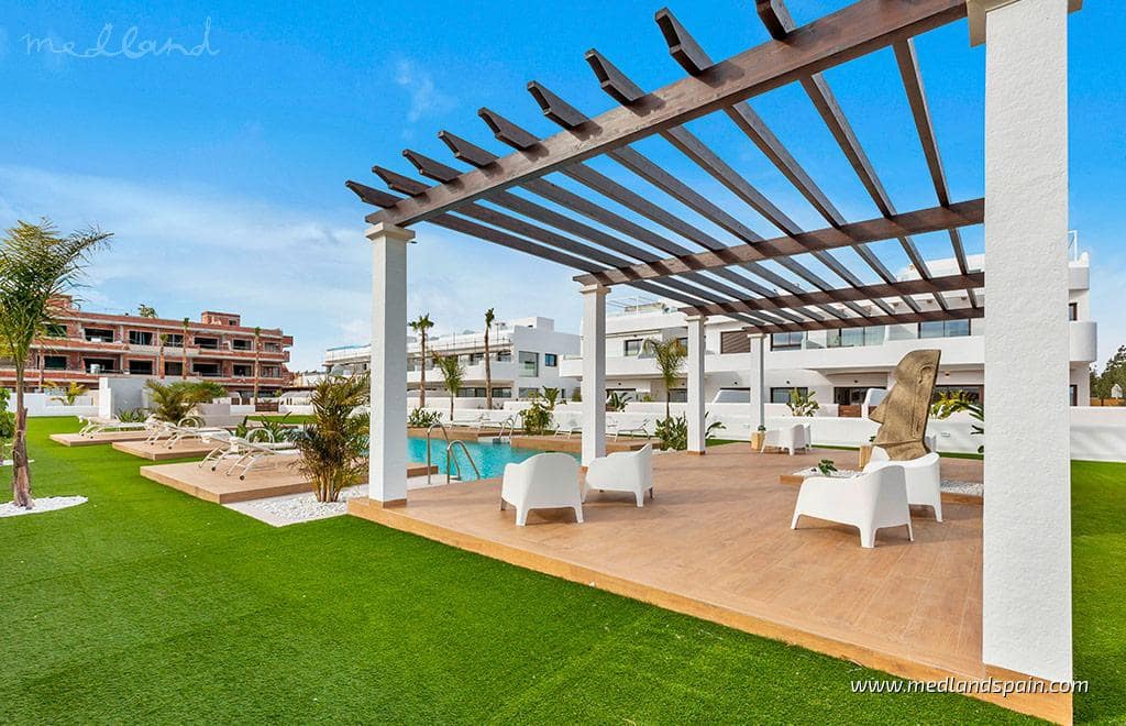 Apartamento de 2 habitaciones en Los Alcázares en venta con piscina garaje - 269.900 € (Ref: 9777821)