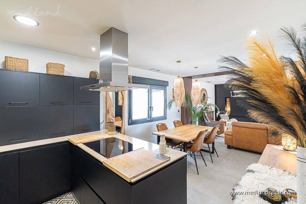 Chalet de 4 habitaciones en Benijófar en venta con piscina garaje - 724.900 € (Ref: 9780297)