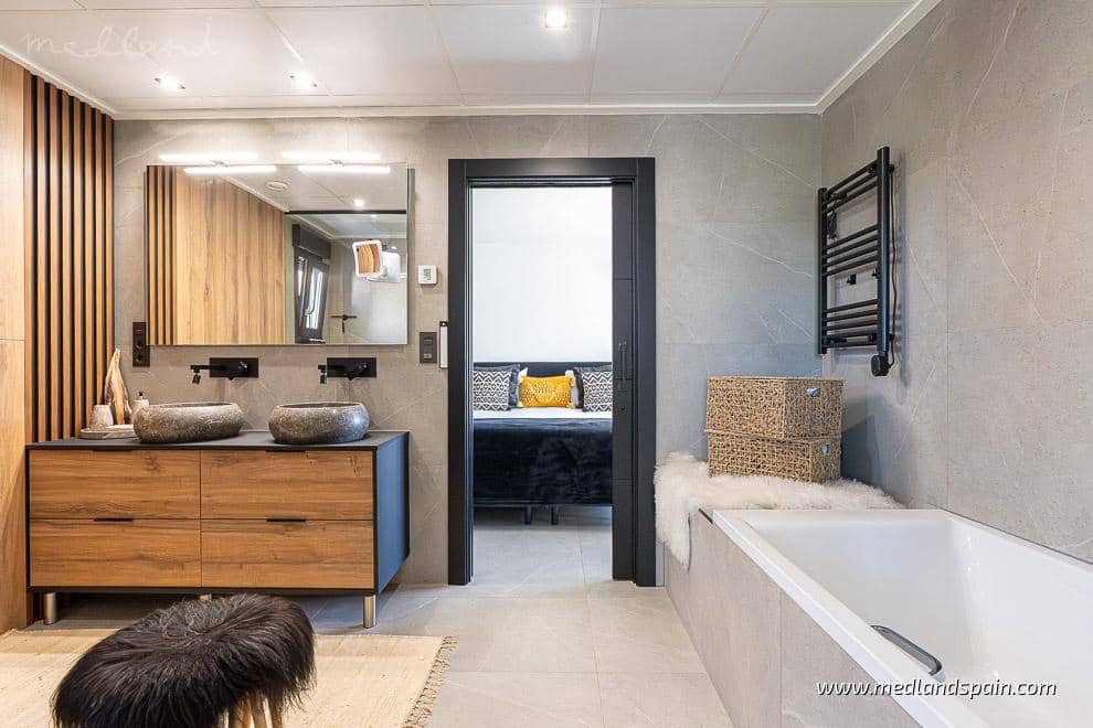 Chalet de 4 habitaciones en Benijófar en venta con piscina garaje - 724.900 € (Ref: 9780297)