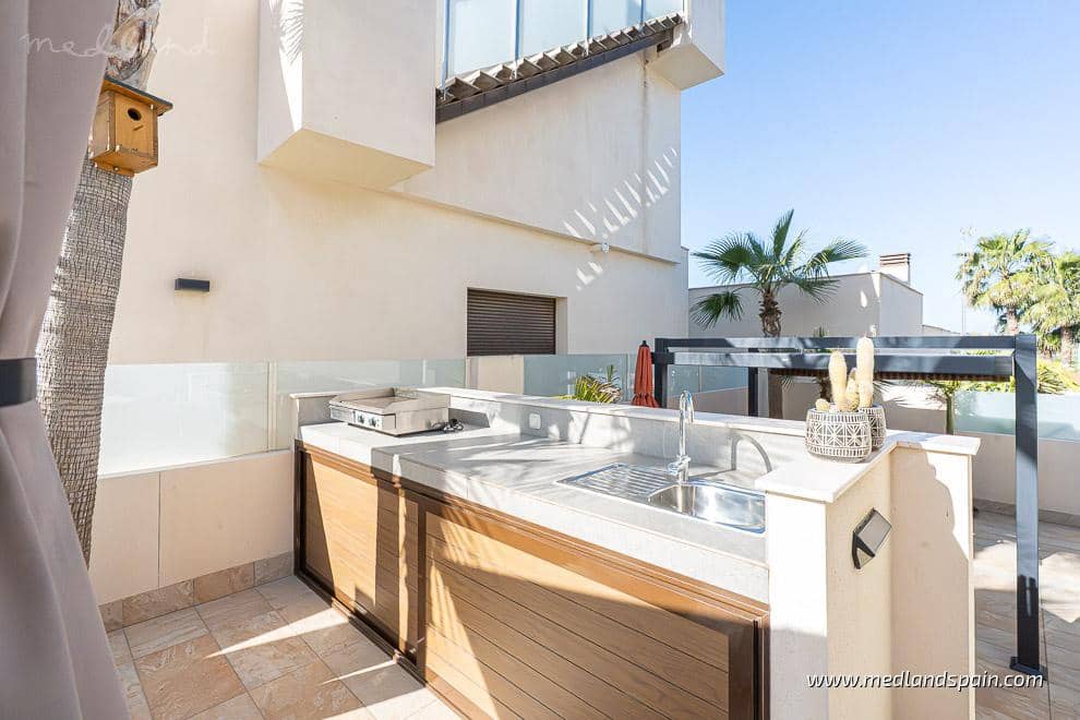 Chalet de 4 habitaciones en Benijófar en venta con piscina garaje - 724.900 € (Ref: 9780297)