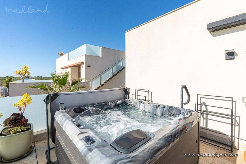 4 bedroom Villa for sale in Benijofar with pool garage - € 724,900 (Ref: 9780297)