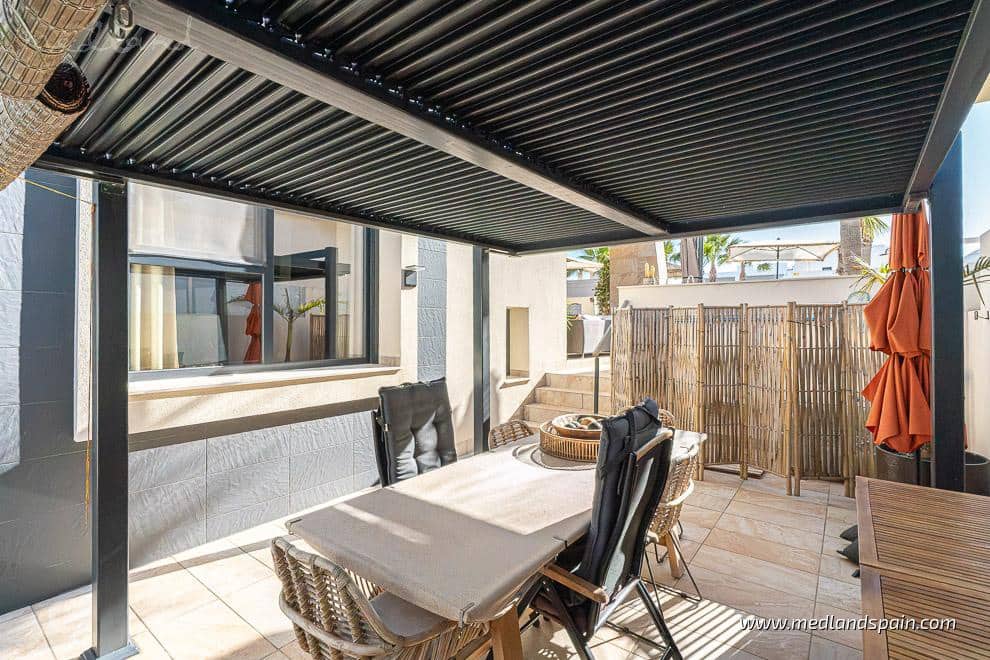 4 bedroom Villa for sale in Benijofar with pool garage - € 724,900 (Ref: 9780297)