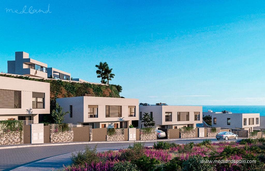 3 bedroom Townhouse for sale in Mijas Costa with pool garage - € 532,000 (Ref: 9785460)