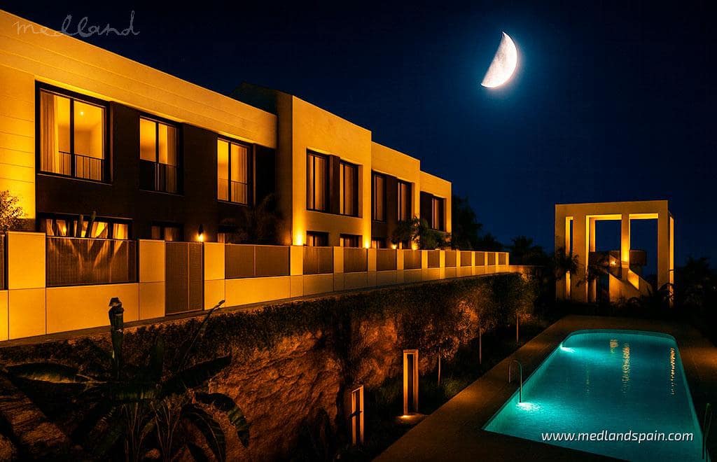 2 bedroom Townhouse for sale in Mijas Costa with pool garage - € 1,112,000 (Ref: 9785464)