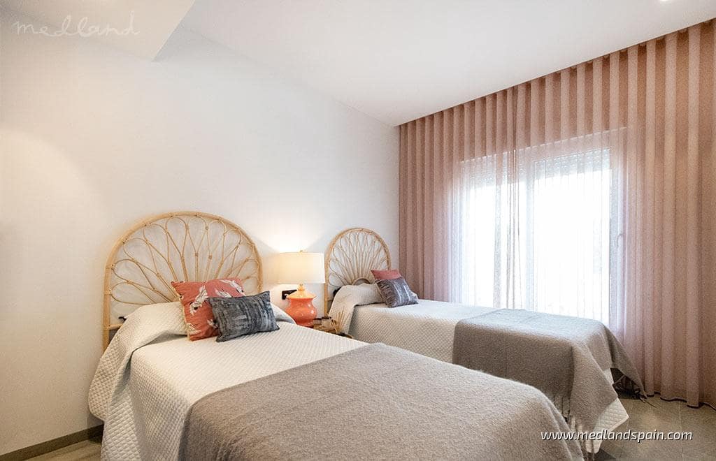 3 soveværelse Villa til salg i Algorfa med swimmingpool garage - € 519.000 (Ref: 9785473)