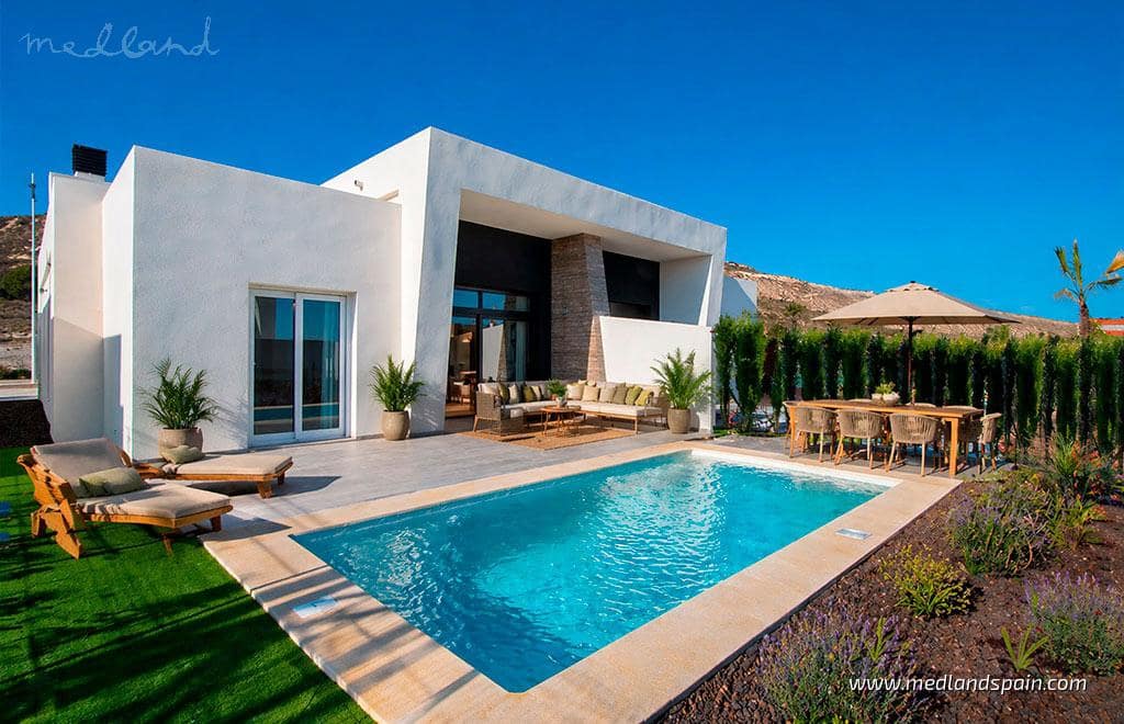 3 soveværelse Villa til salg i Algorfa med swimmingpool garage - € 519.000 (Ref: 9785473)