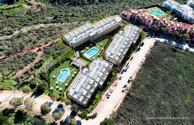 Apartamento de 3 habitaciones en Manilva en venta con piscina garaje - 540.000 € (Ref: 9811502)