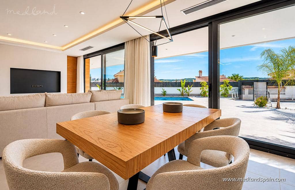 4 soveværelse Villa til salg i Ciudad Quesada med swimmingpool garage - € 1.150.000 (Ref: 9875842)