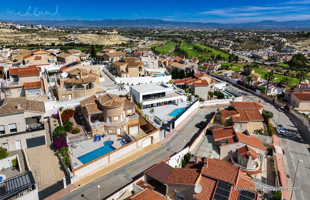 4 soveværelse Villa til salg i Ciudad Quesada med swimmingpool garage - € 1.150.000 (Ref: 9875842)