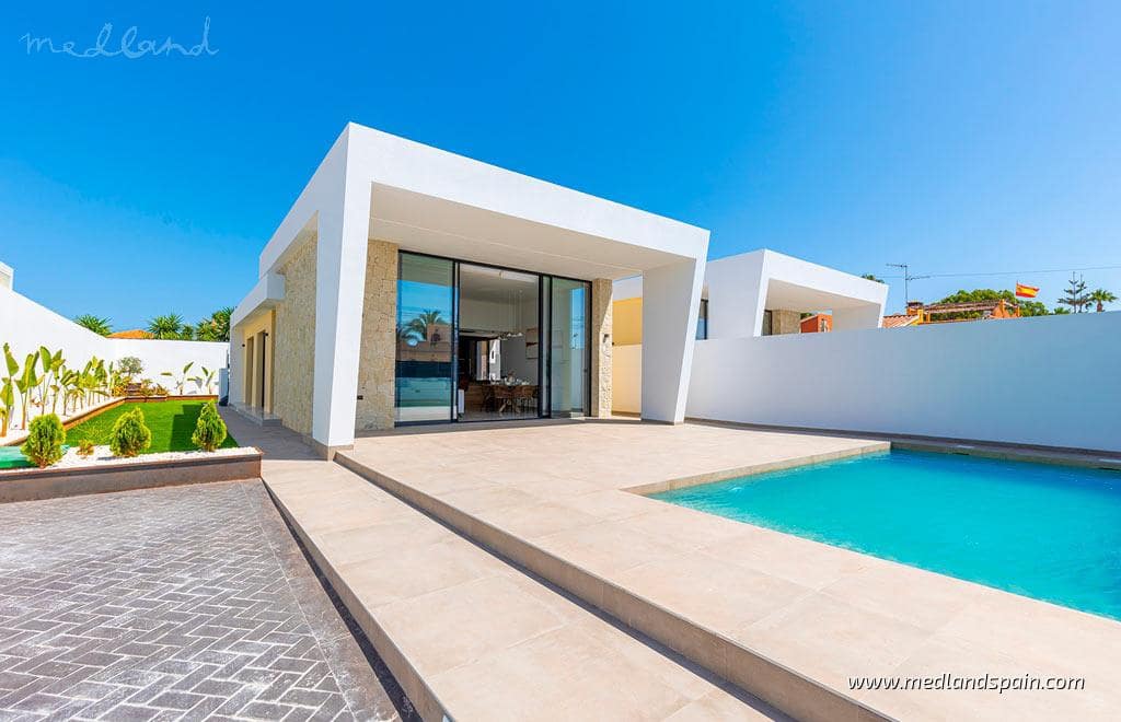 3 Zimmer Villa zu verkaufen in Los Balcones mit Pool Garage - 725.000 € (Ref: 9880728)