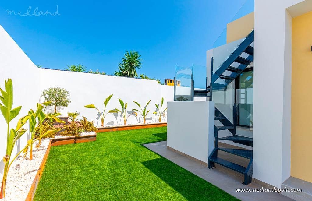 3 Zimmer Villa zu verkaufen in Los Balcones mit Pool Garage - 725.000 € (Ref: 9880728)