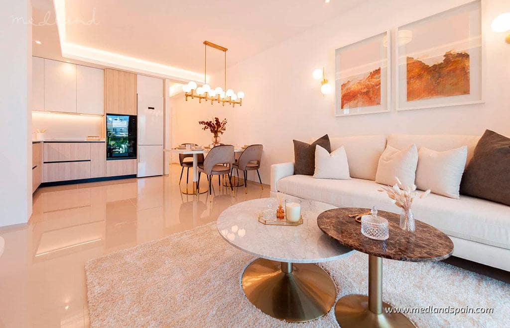 2 soverom Leilighet til salgs i Ciudad Quesada med svømmebasseng garasje - € 330 000 (Ref: 9889987)