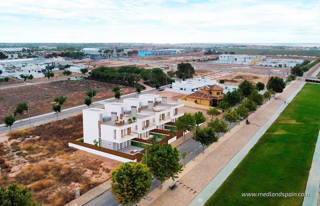 3 Zimmer Villa zu verkaufen in Pilar de la Horadada mit Pool Garage - 550.000 € (Ref: 9912846)
