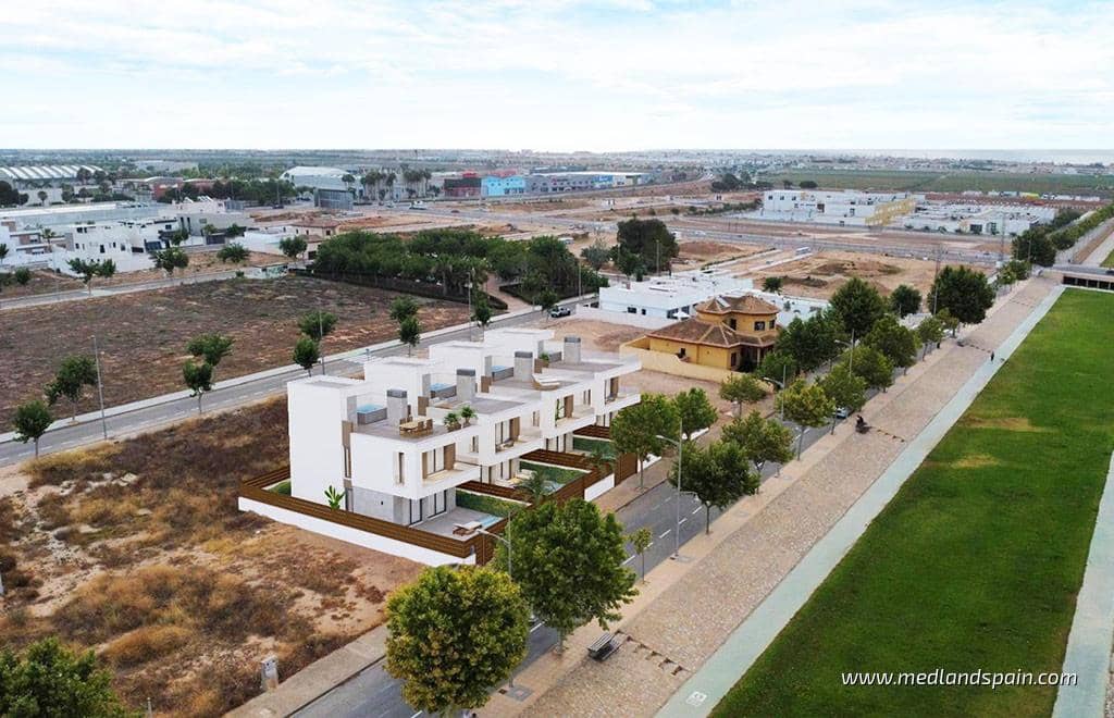 3 Zimmer Villa zu verkaufen in Pilar de la Horadada mit Pool Garage - 550.000 € (Ref: 9912846)
