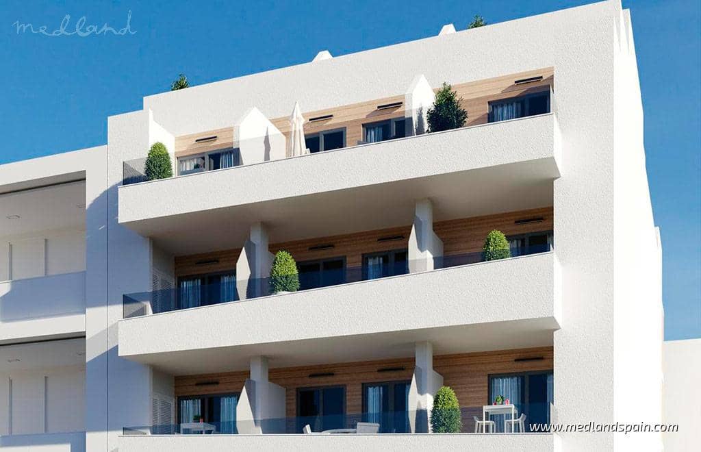 3 makuuhuone Huoneisto myytävänä paikassa Torrevieja mukana uima-altaan - 286 000 € (Ref: 9915510)