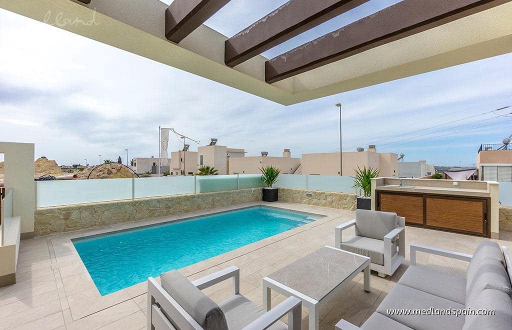 4 bedroom Villa for sale in Benijofar with pool garage - € 715,000 (Ref: 9921961)