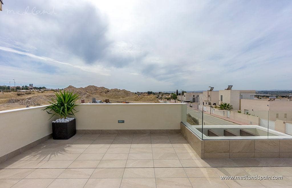 4 bedroom Villa for sale in Benijofar with pool garage - € 715,000 (Ref: 9921961)