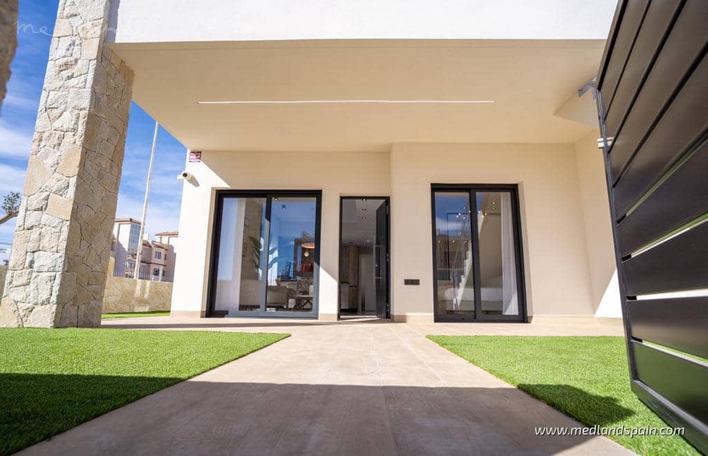 3 Zimmer Apartment zu verkaufen in Pilar de la Horadada mit Pool Garage - 375.000 € (Ref: 9934507)