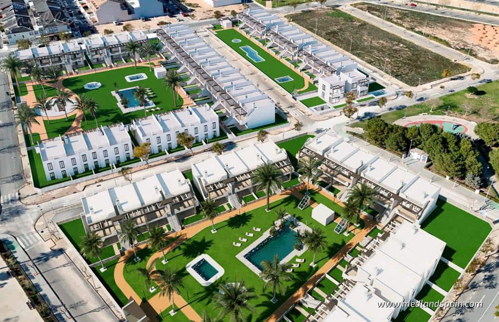3 Zimmer Apartment zu verkaufen in Pilar de la Horadada mit Pool Garage - 375.000 € (Ref: 9934507)