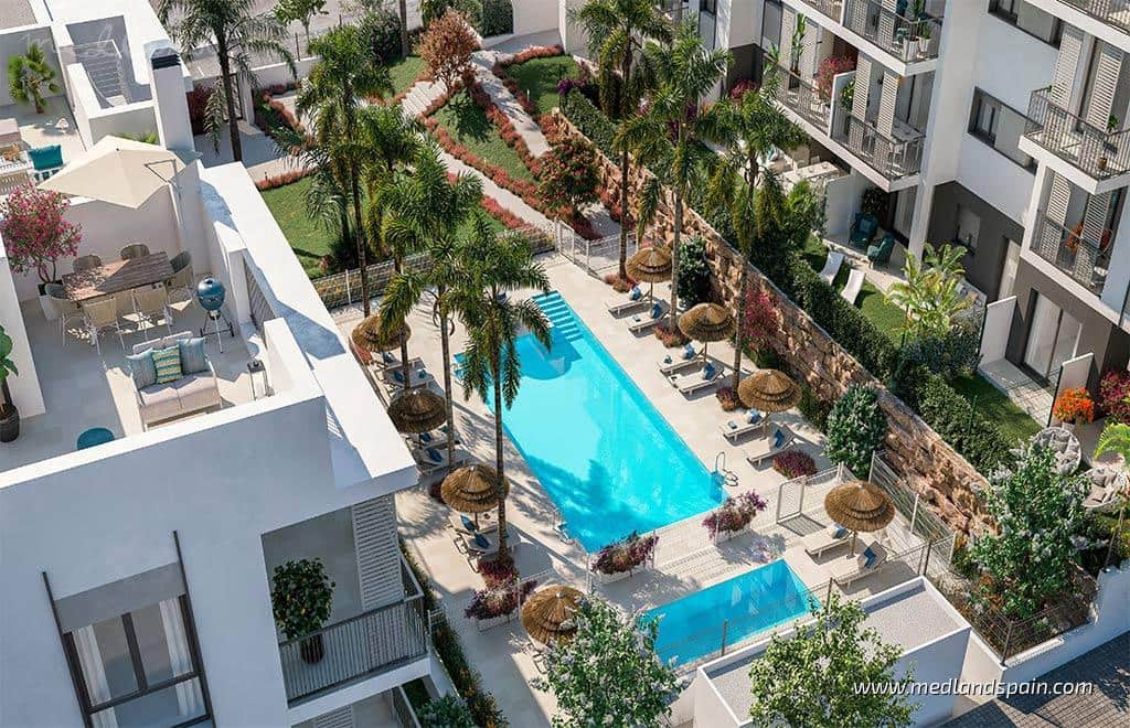 Apartamento de 2 habitaciones en Estepona en venta con piscina garaje - 845.000 € (Ref: 9945435)