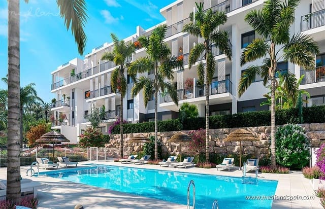 Apartamento de 2 habitaciones en Puerto de Estepona, Estepona en venta con piscina garaje - 845.000 € (Ref: 9945435)