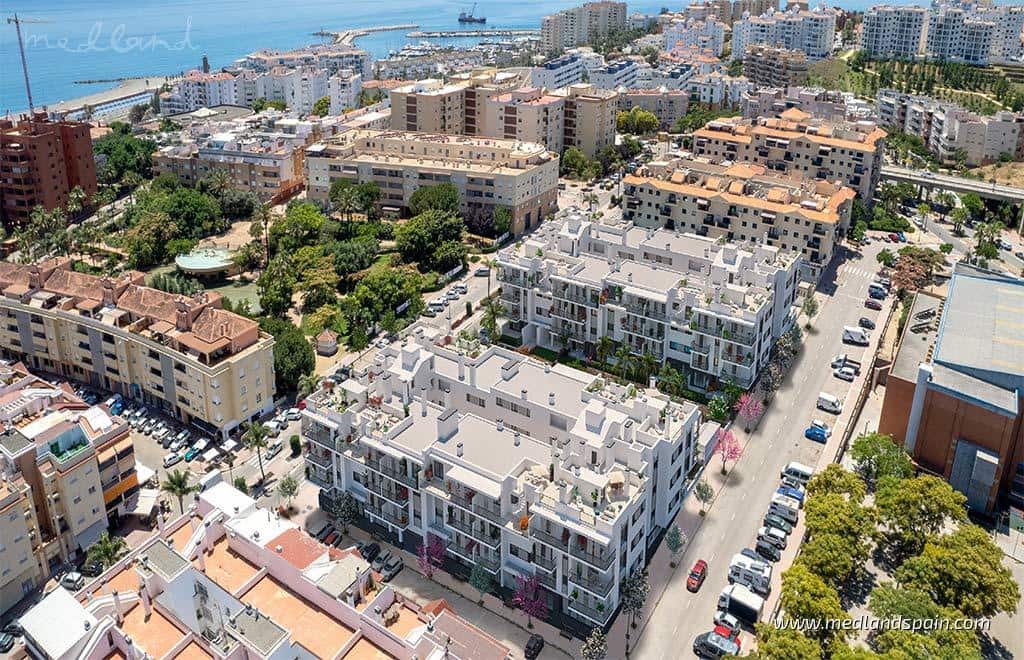Apartamento de 2 habitaciones en Estepona en venta con piscina garaje - 845.000 € (Ref: 9945435)