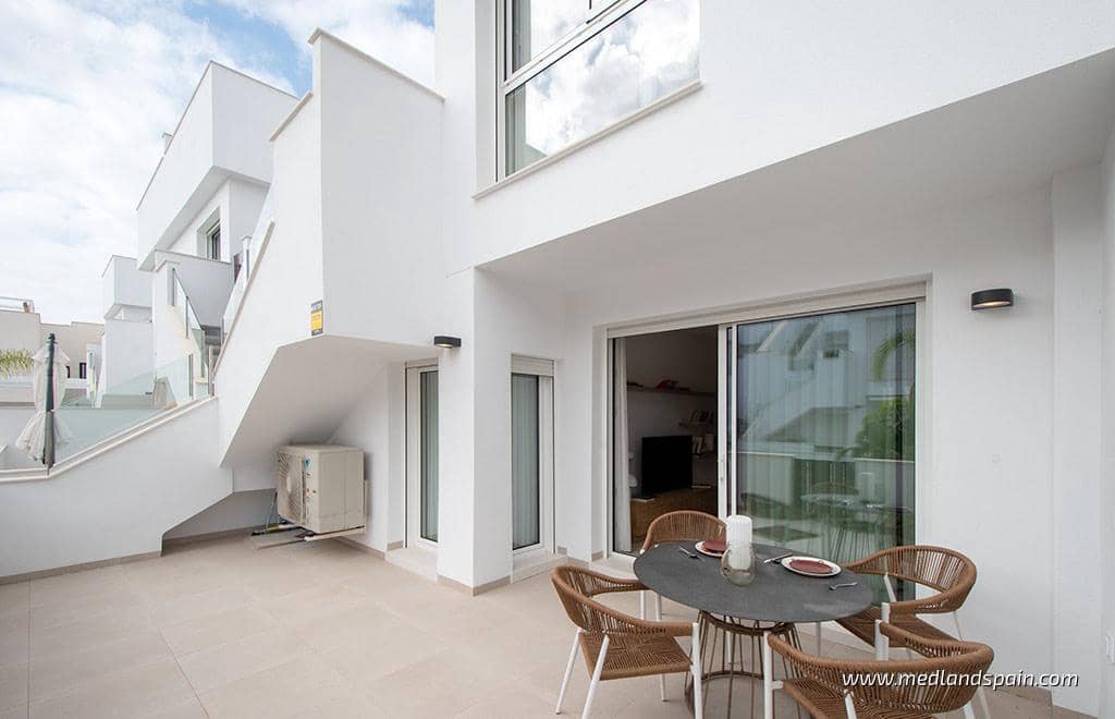 2 bedroom Apartment for sale in Pilar de la Horadada with pool - € 304,900 (Ref: 9945436)