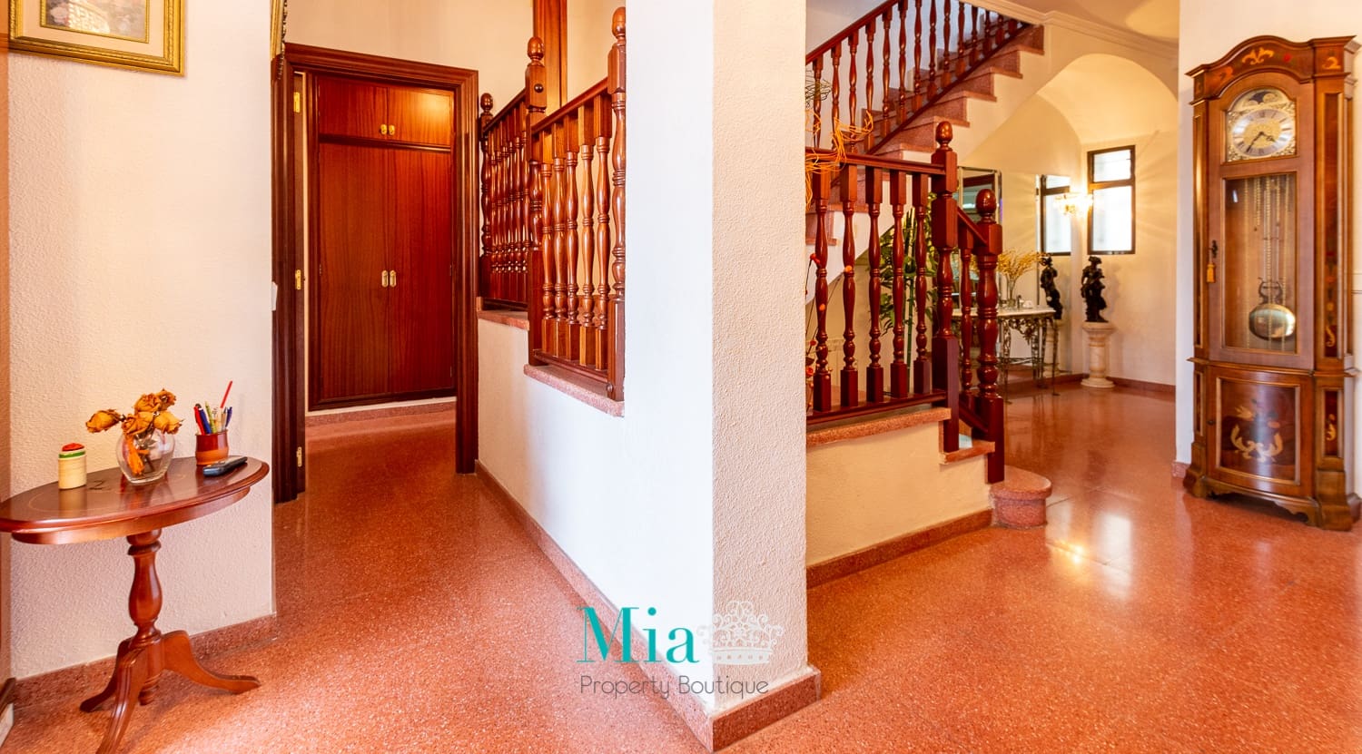 8 soverom Hus til salgs i Alicante by - € 700 000 (Ref: 7993379)