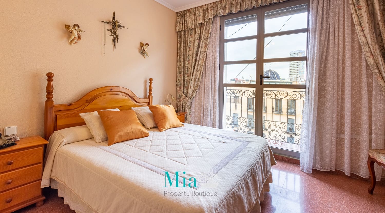 8 soverom Hus til salgs i Alicante by - € 700 000 (Ref: 7993379)