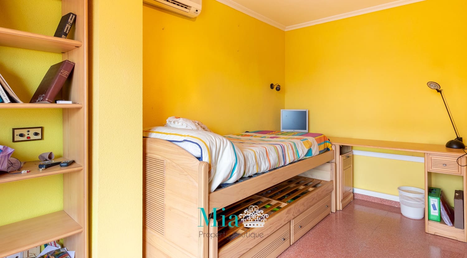 8 soverom Hus til salgs i Alicante by - € 700 000 (Ref: 7993379)