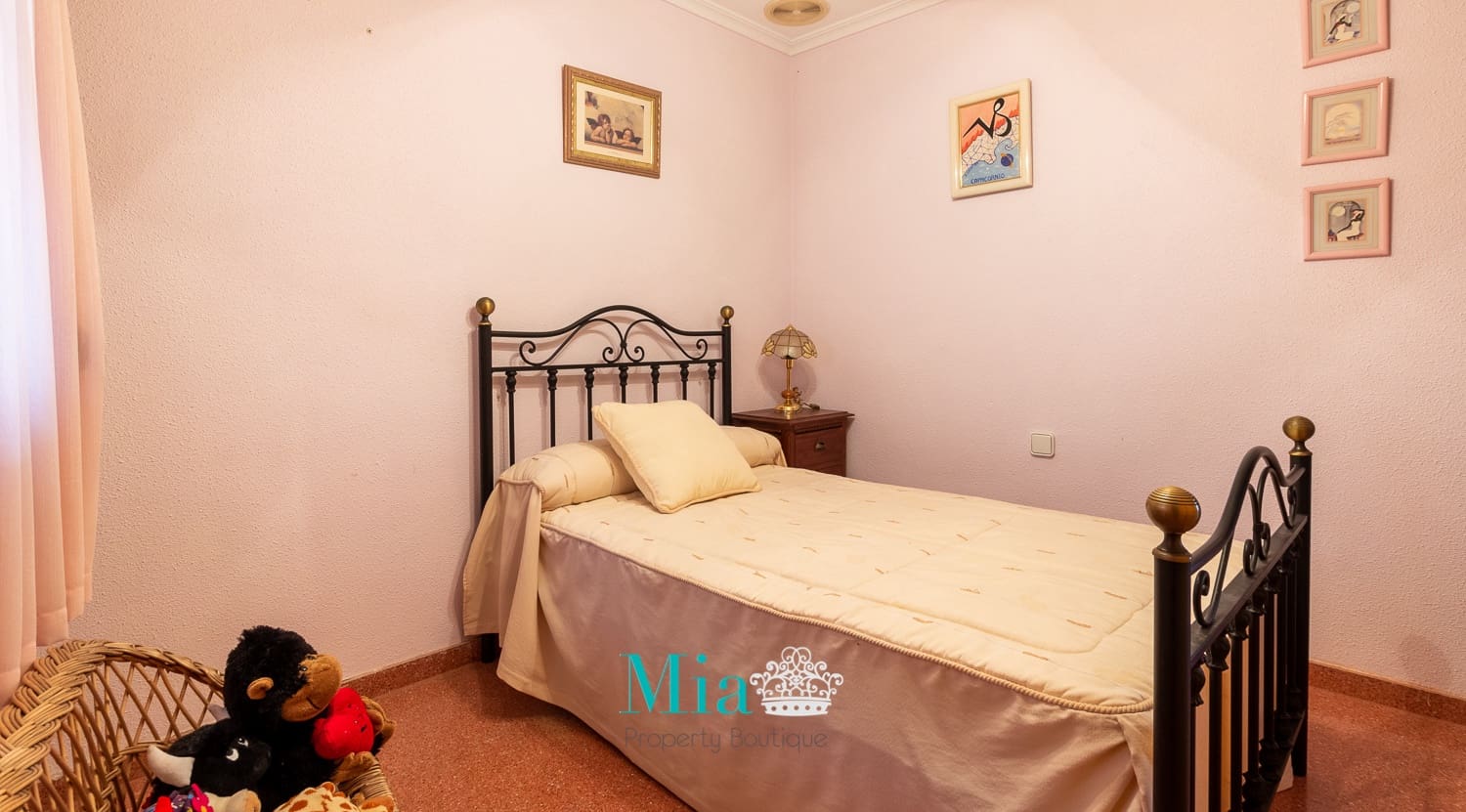 8 soverom Hus til salgs i Alicante by - € 700 000 (Ref: 7993379)