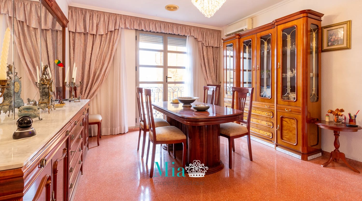 8 soverom Hus til salgs i Alicante by - € 700 000 (Ref: 7993379)