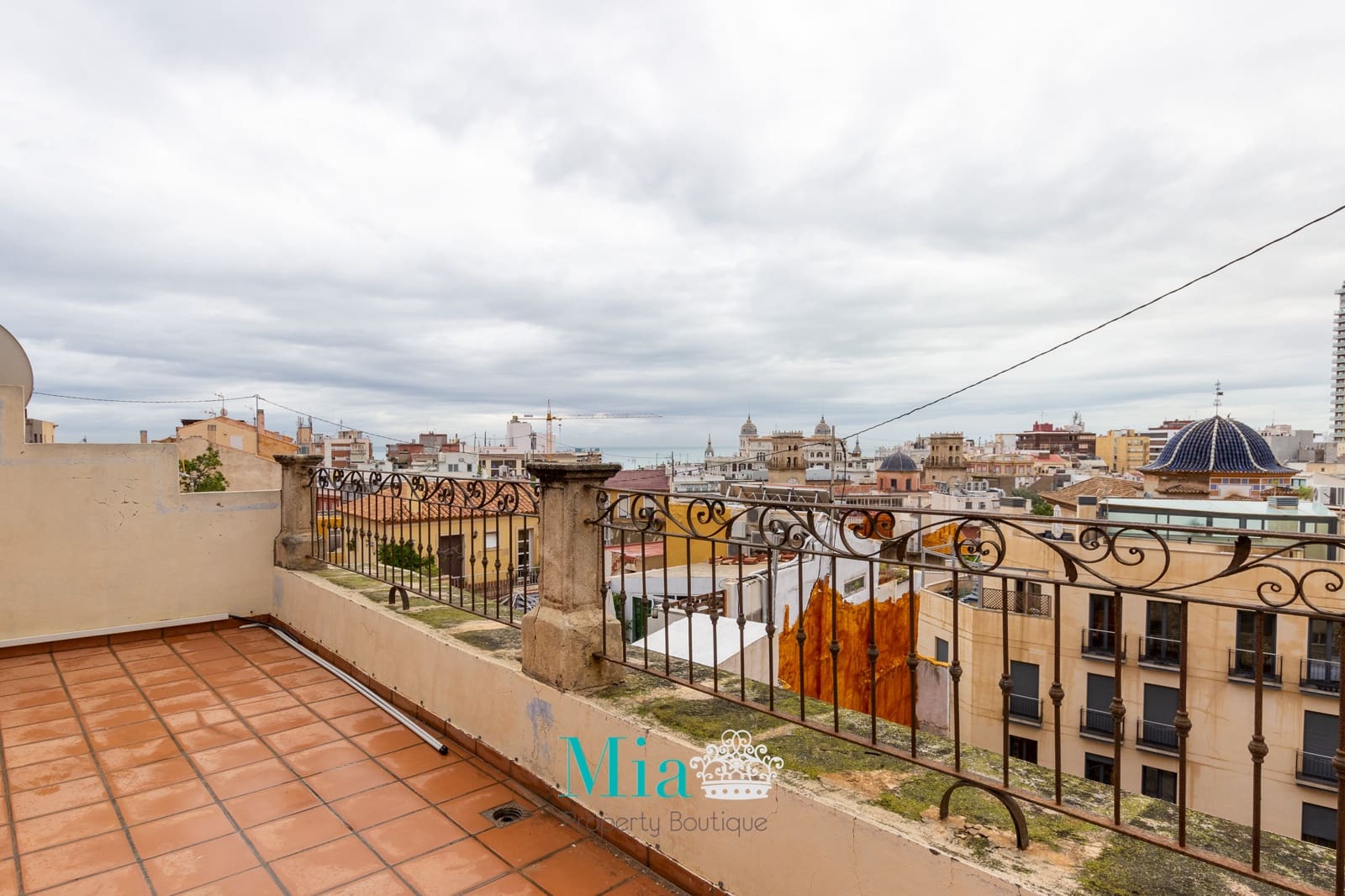 8 soverom Hus til salgs i Alicante by - € 700 000 (Ref: 7993379)