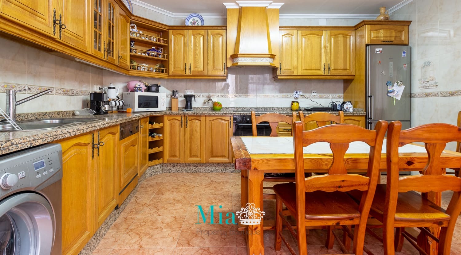 8 soverom Hus til salgs i Alicante by - € 700 000 (Ref: 7993379)