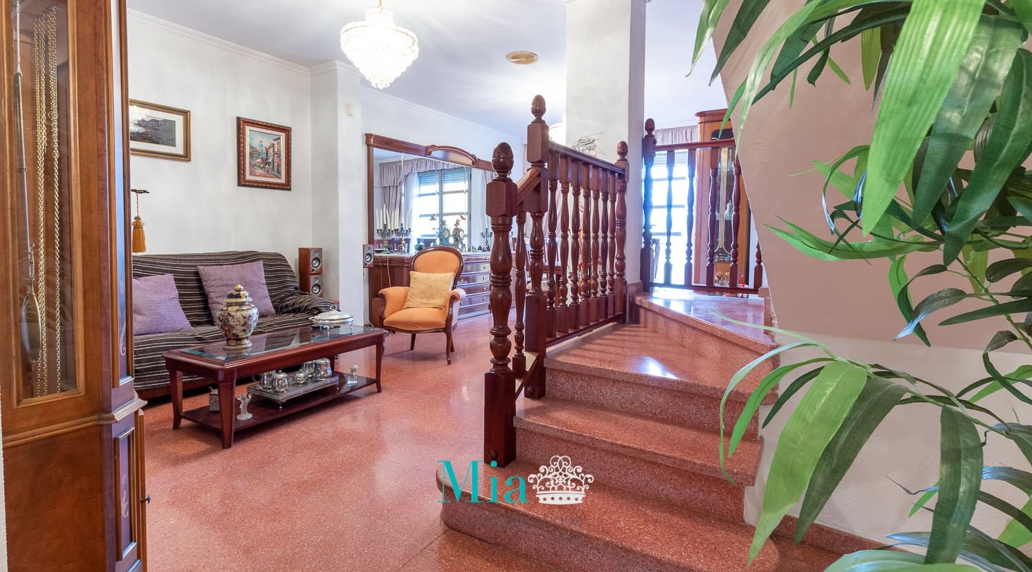 8 soverom Hus til salgs i Alicante by - € 700 000 (Ref: 7993379)