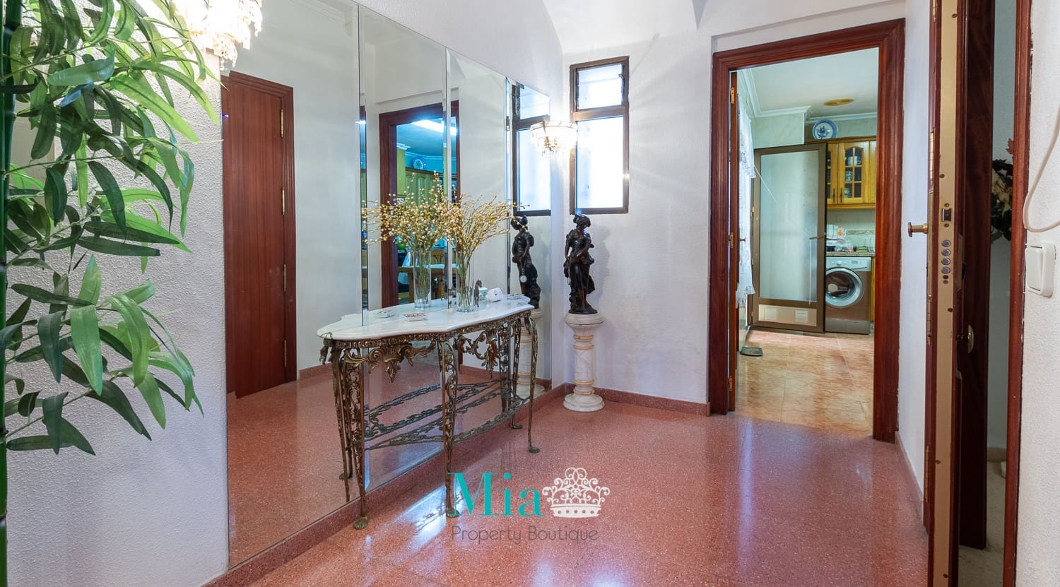 8 soverom Hus til salgs i Alicante by - € 700 000 (Ref: 7993379)