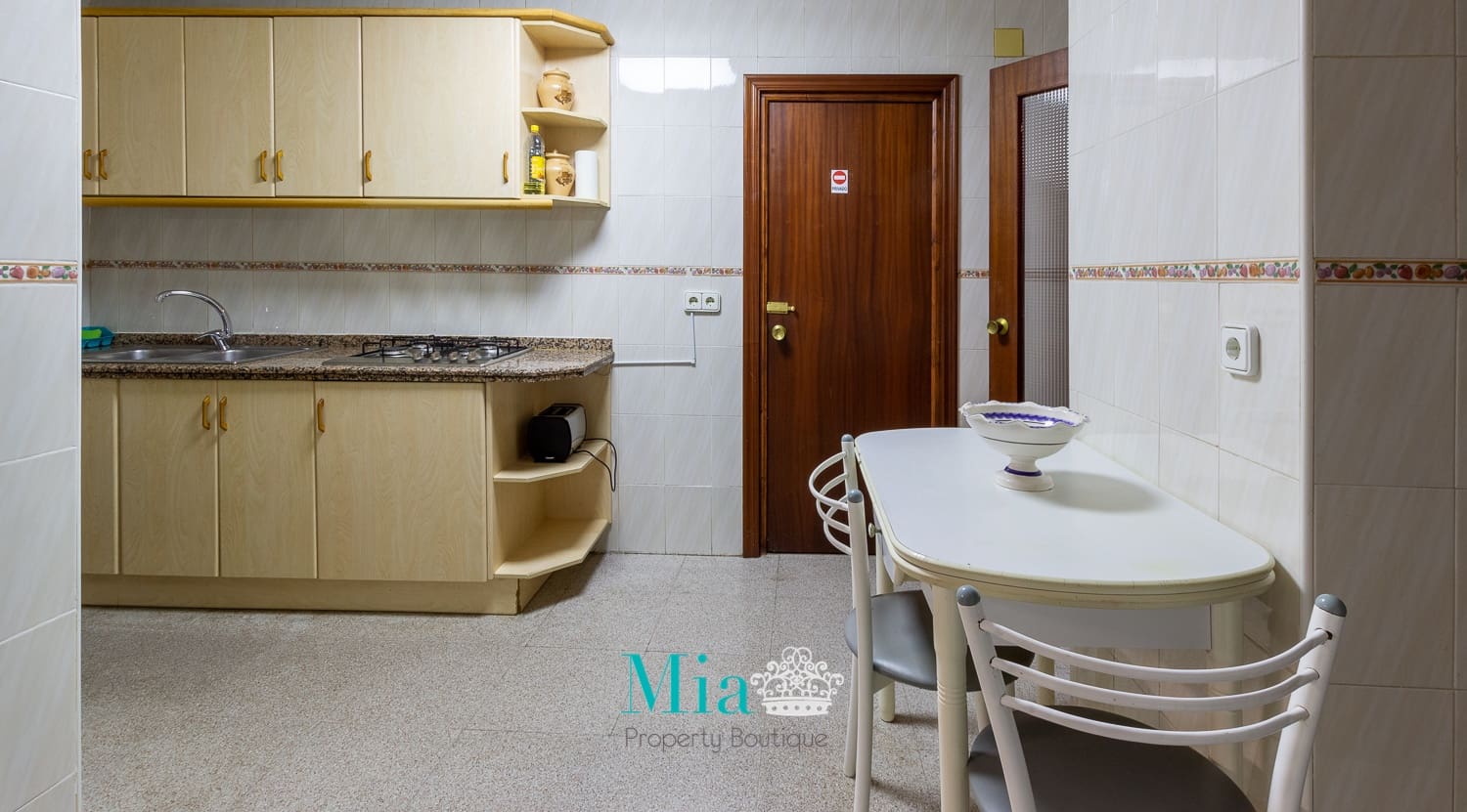 8 soverom Hus til salgs i Alicante by - € 700 000 (Ref: 7993379)