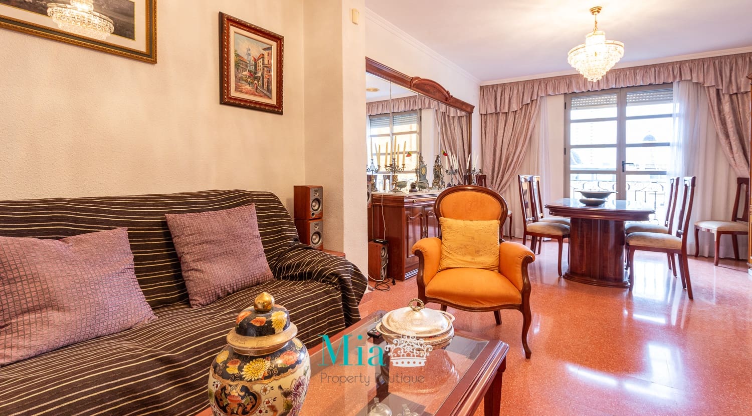 8 soverom Hus til salgs i Alicante by - € 700 000 (Ref: 7993379)