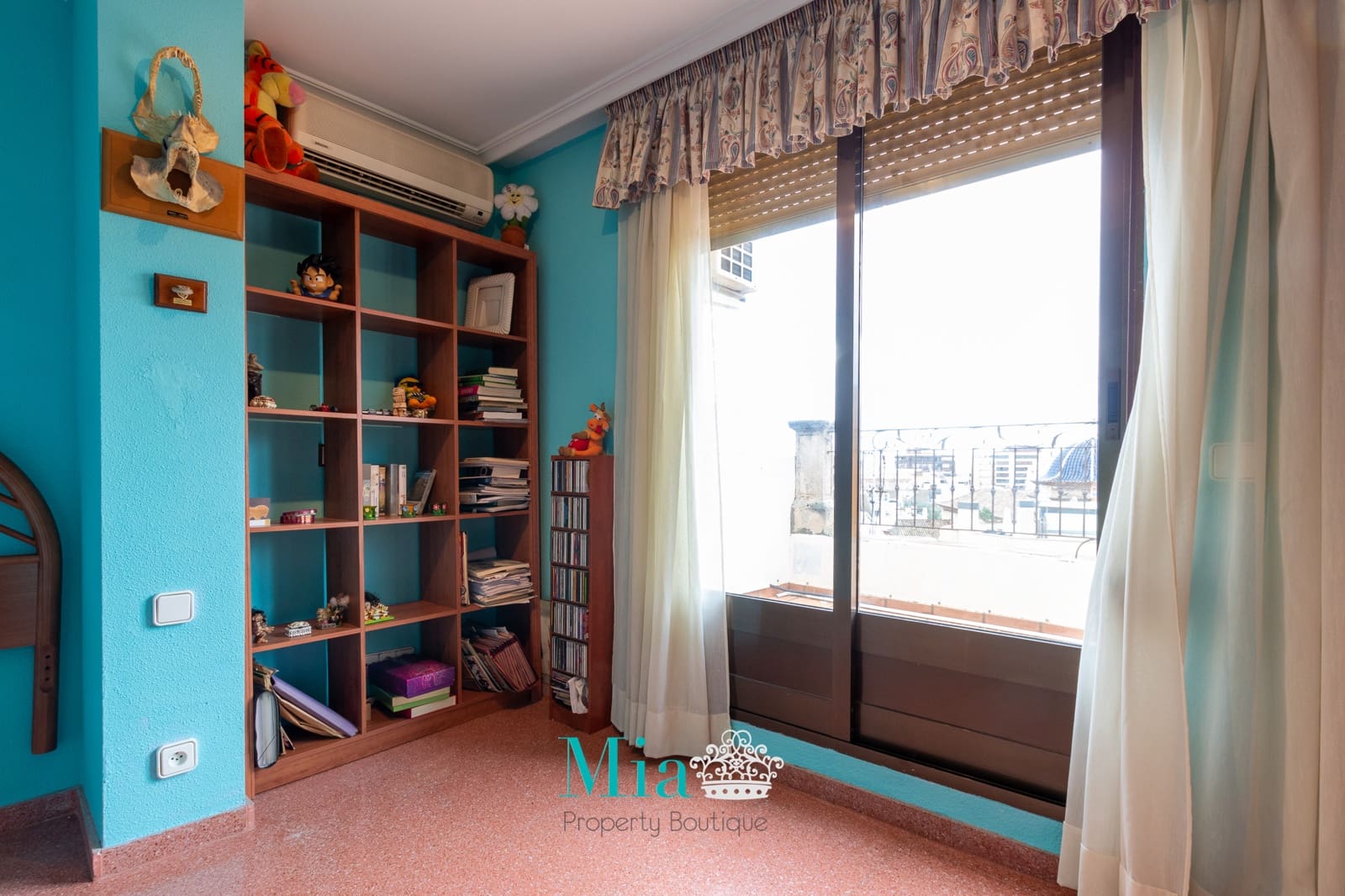 8 soverom Hus til salgs i Alicante by - € 700 000 (Ref: 7993379)