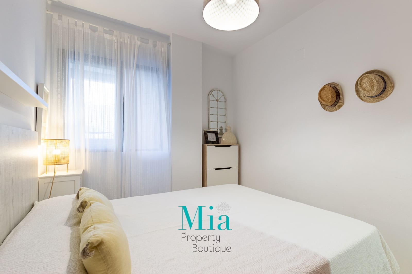 2 slaapkamer Appartement te huur in Alicante stad met zwembad garage - € 1.400 (Ref: 7993398)