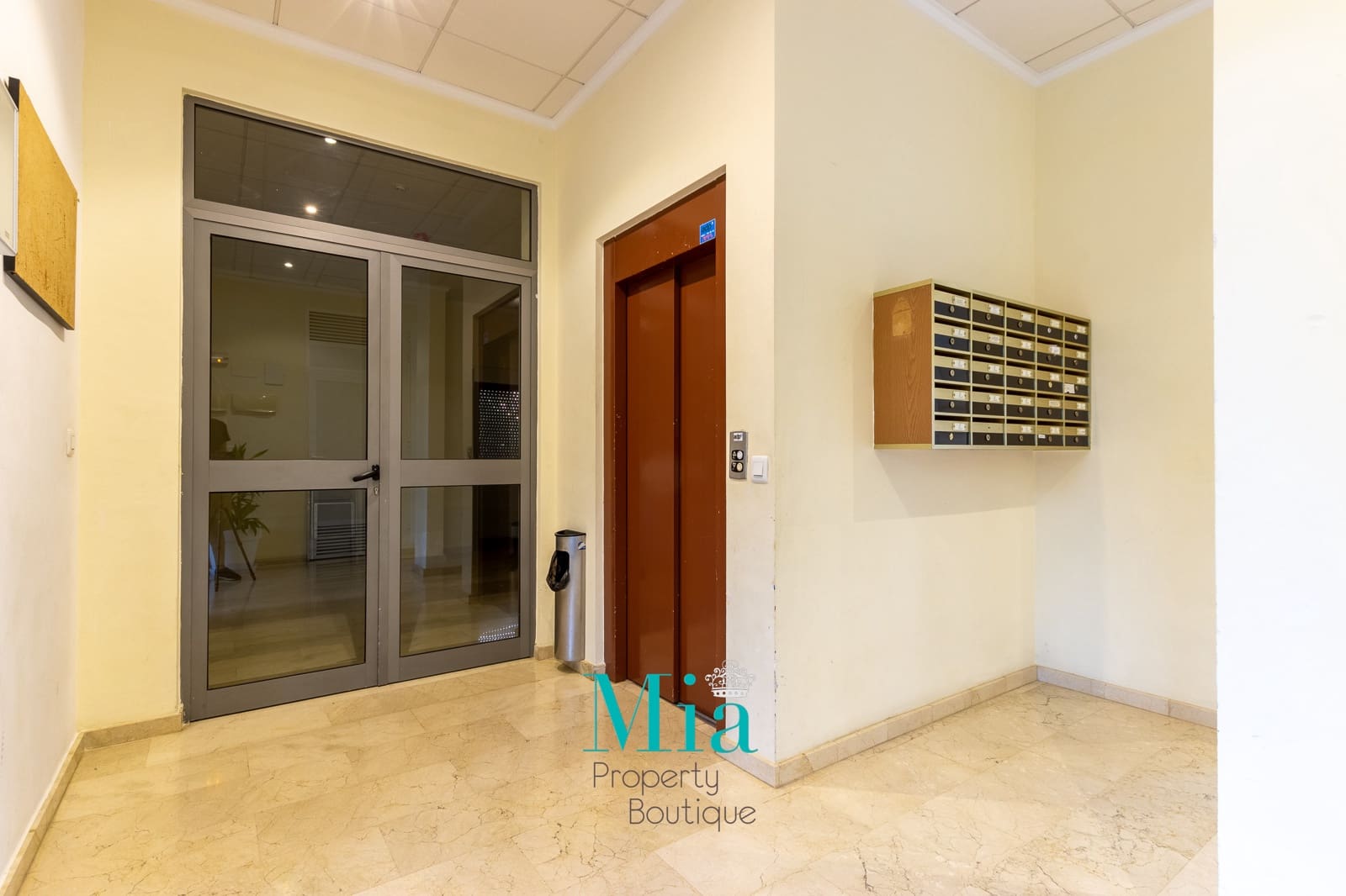 2 slaapkamer Appartement te huur in Alicante stad met zwembad garage - € 1.400 (Ref: 7993398)