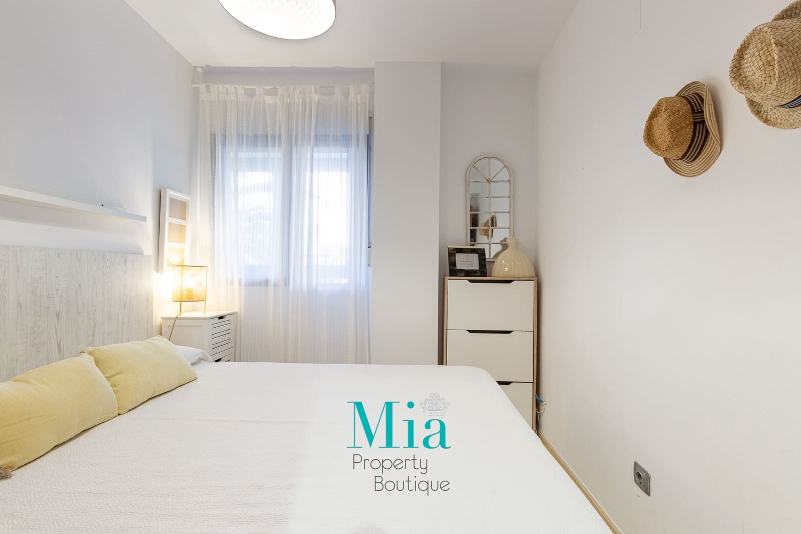 2 slaapkamer Appartement te huur in Alicante stad met zwembad garage - € 1.400 (Ref: 7993398)