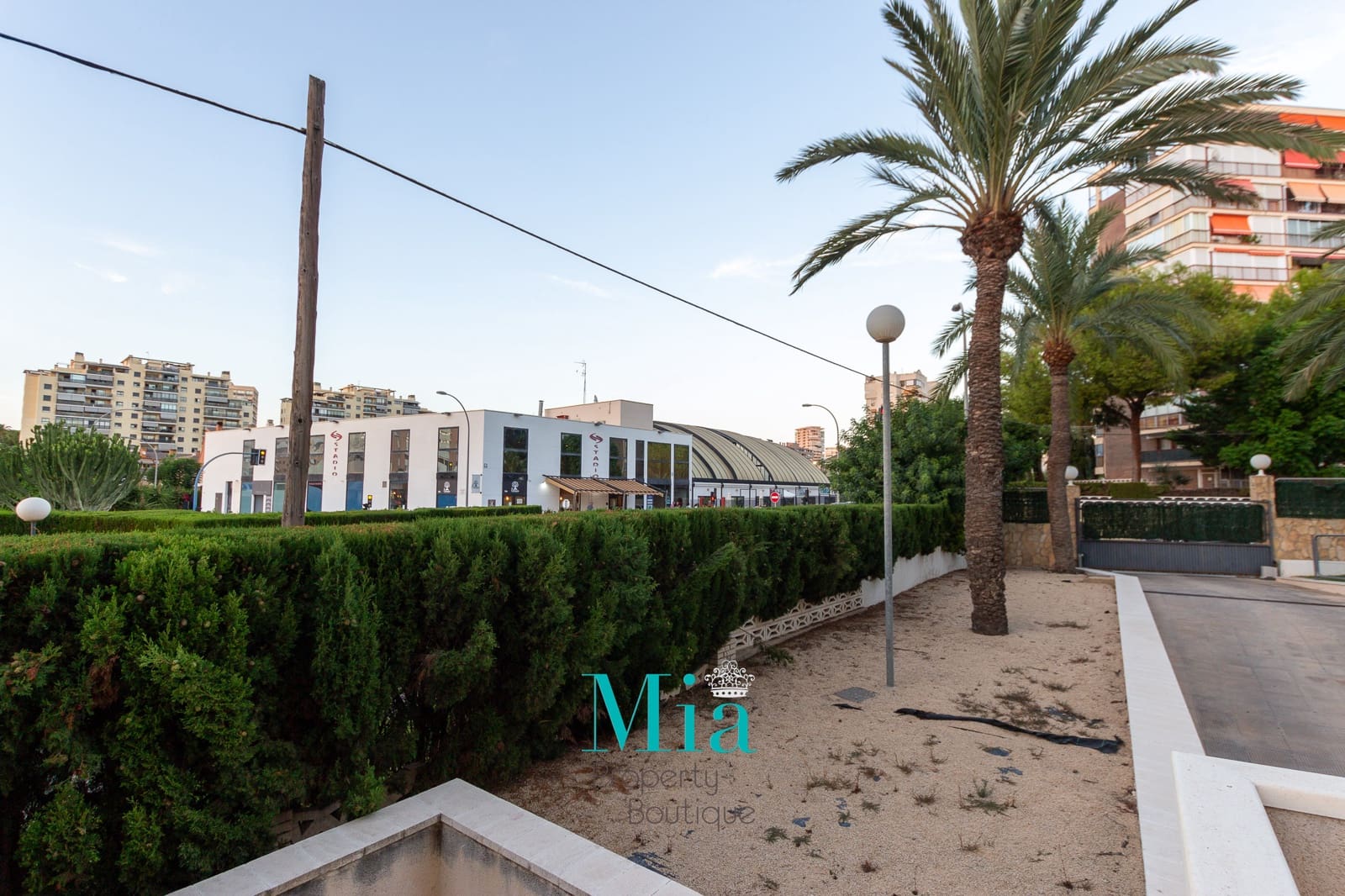 2 slaapkamer Appartement te huur in Alicante stad met zwembad garage - € 1.400 (Ref: 7993398)