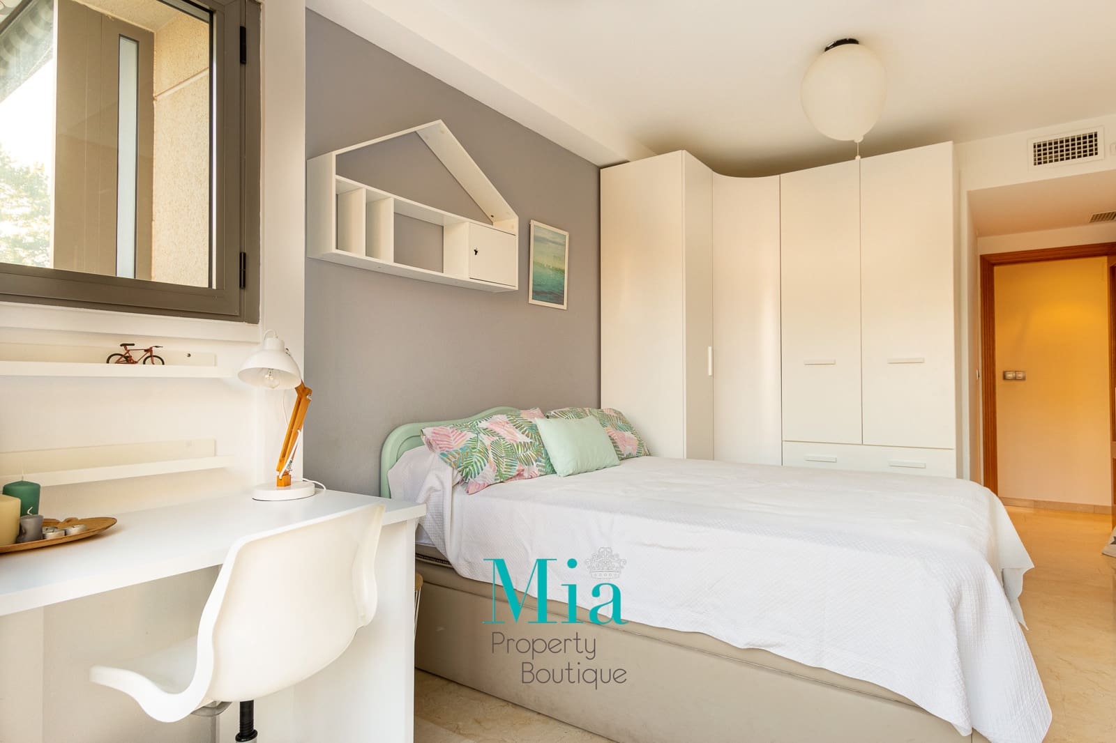 2 slaapkamer Appartement te huur in Alicante stad met zwembad garage - € 1.400 (Ref: 7993398)