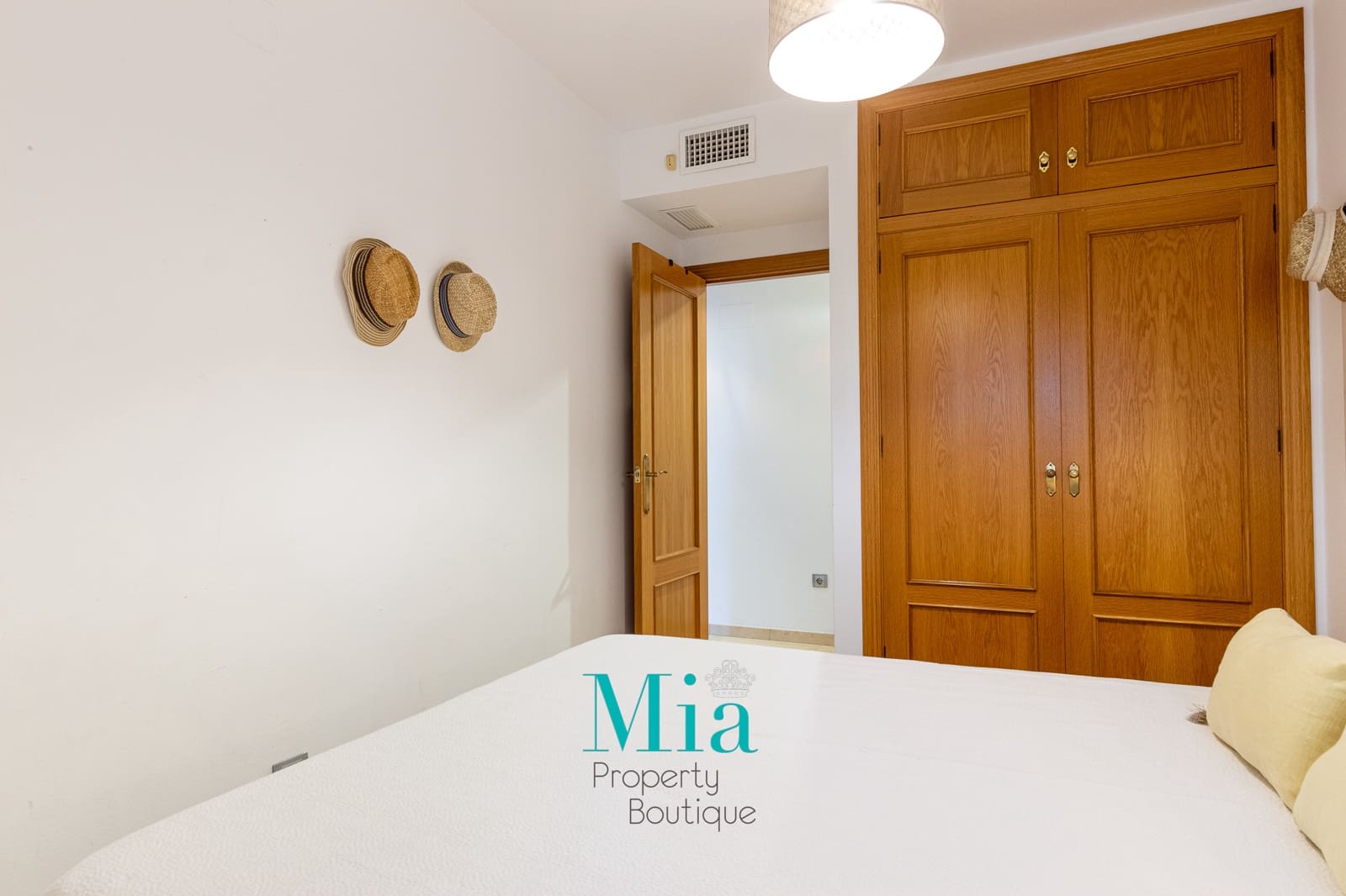 2 slaapkamer Appartement te huur in Alicante stad met zwembad garage - € 1.400 (Ref: 7993398)