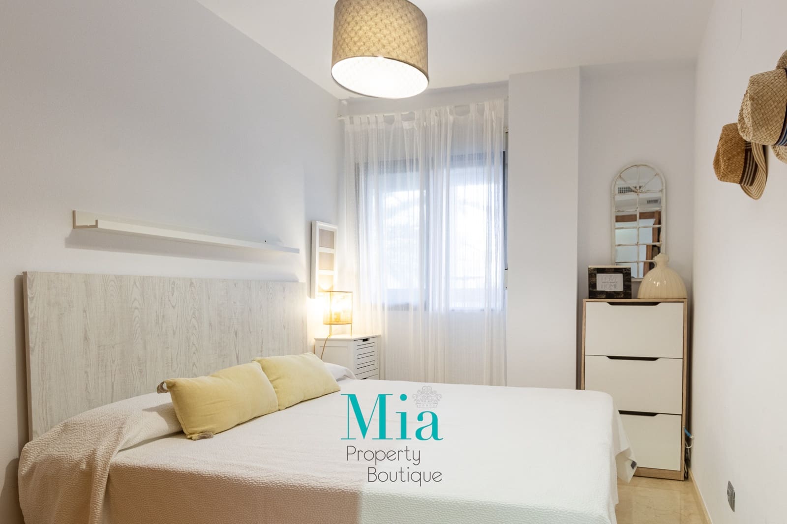 2 slaapkamer Appartement te huur in Alicante stad met zwembad garage - € 1.400 (Ref: 7993398)