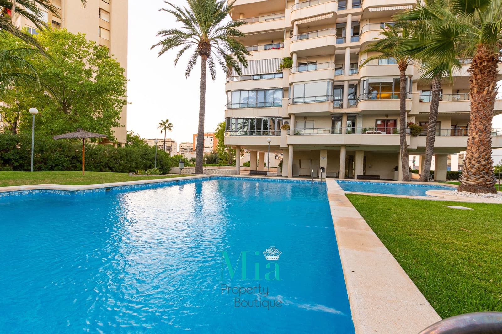 2 slaapkamer Appartement te huur in Alicante stad met zwembad garage - € 1.400 (Ref: 7993398)