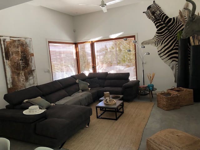 5 soveværelse Lejlighed til leje i Busot - € 3.000 (Ref: 7993403)