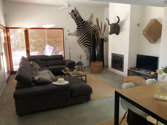 5 soveværelse Lejlighed til leje i Busot - € 3.000 (Ref: 7993403)