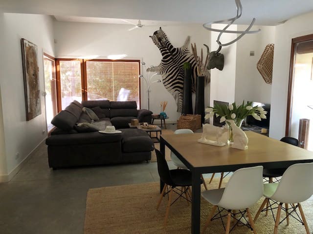 5 soveværelse Lejlighed til leje i Busot - € 3.000 (Ref: 7993403)